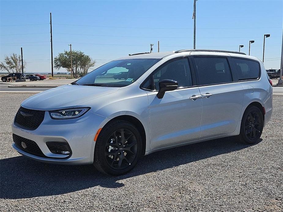 new 2024 Chrysler Pacifica car, priced at $46,073