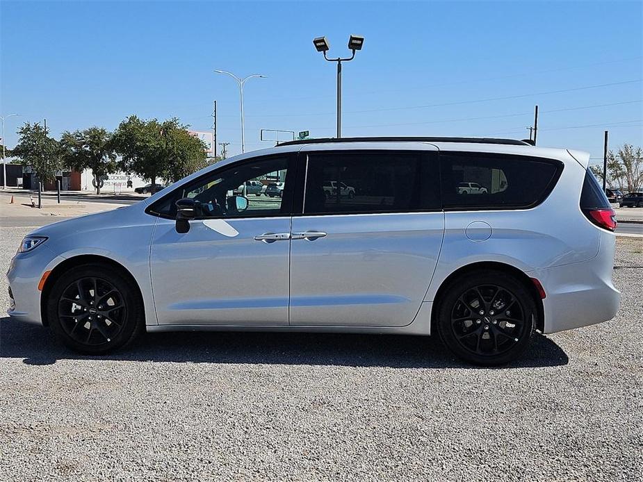 new 2024 Chrysler Pacifica car, priced at $46,073