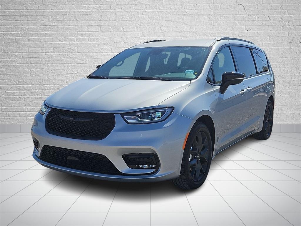 new 2024 Chrysler Pacifica car, priced at $42,524