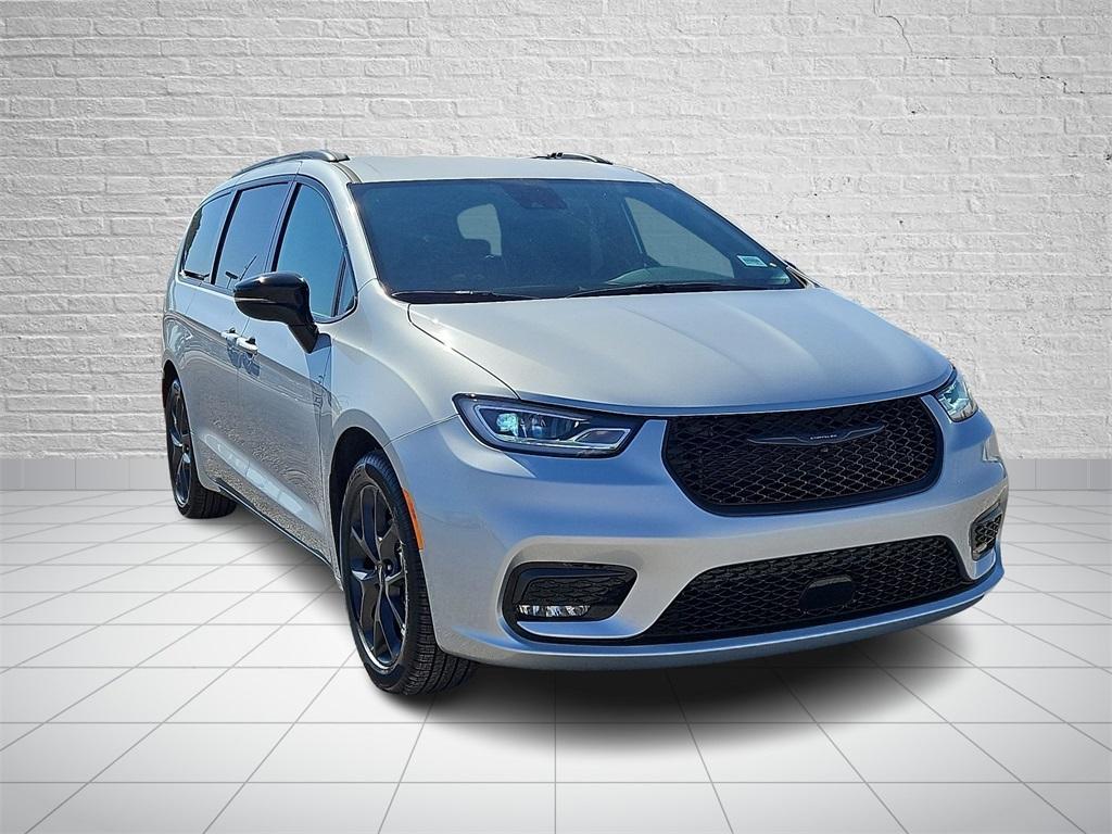 new 2024 Chrysler Pacifica car, priced at $42,524