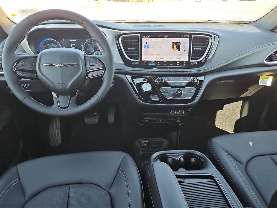 new 2024 Chrysler Pacifica car, priced at $46,073