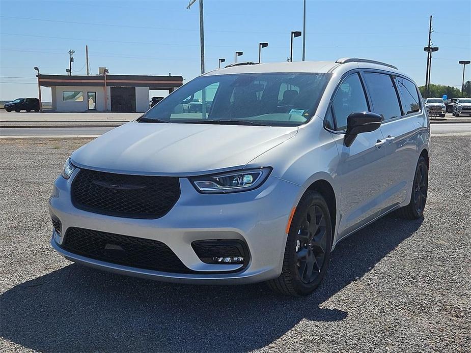 new 2024 Chrysler Pacifica car, priced at $46,073