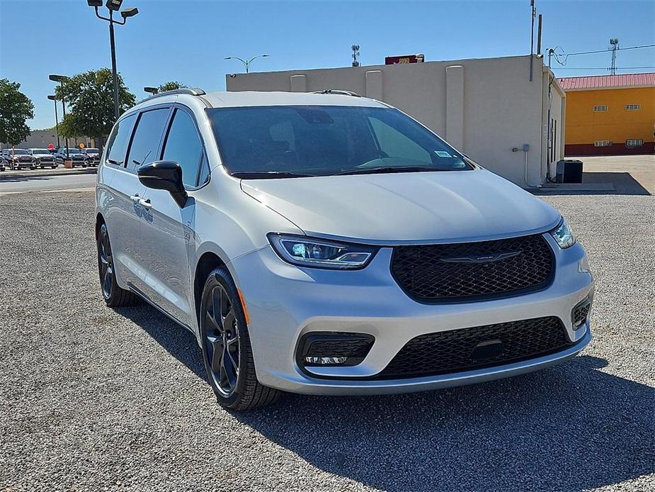 new 2024 Chrysler Pacifica car, priced at $46,073