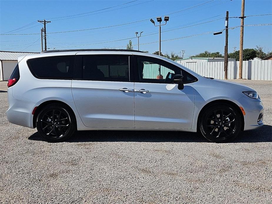 new 2024 Chrysler Pacifica car, priced at $46,073