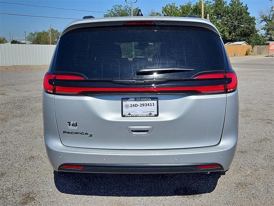 new 2024 Chrysler Pacifica car, priced at $46,073