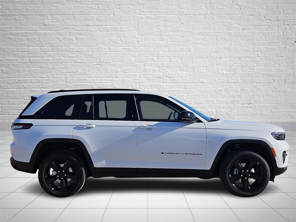 new 2025 Jeep Grand Cherokee car, priced at $42,175