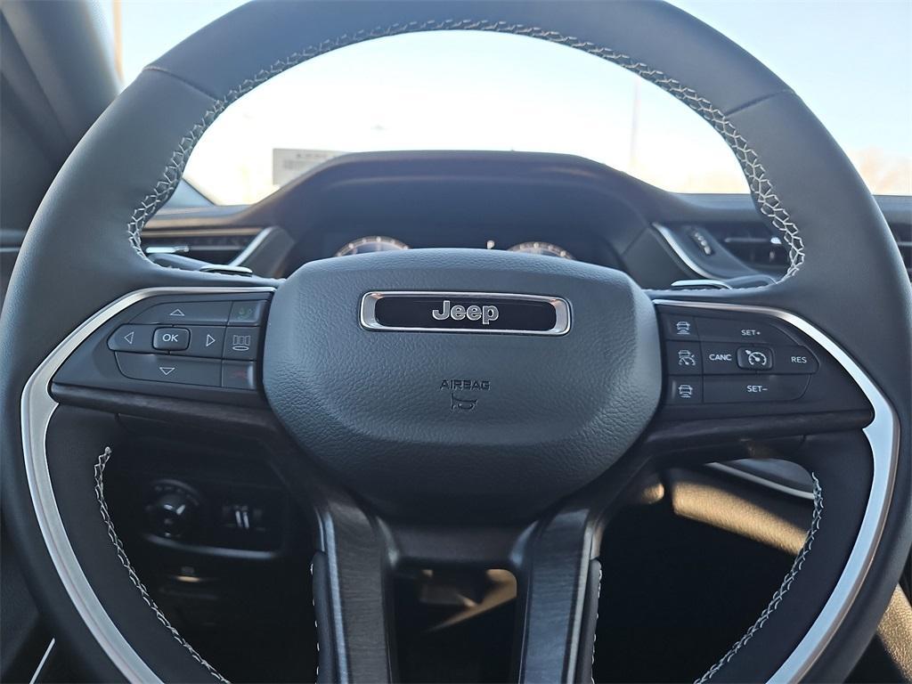 new 2025 Jeep Grand Cherokee car, priced at $49,295