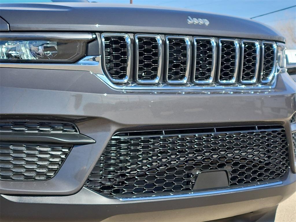 new 2025 Jeep Grand Cherokee car, priced at $38,425