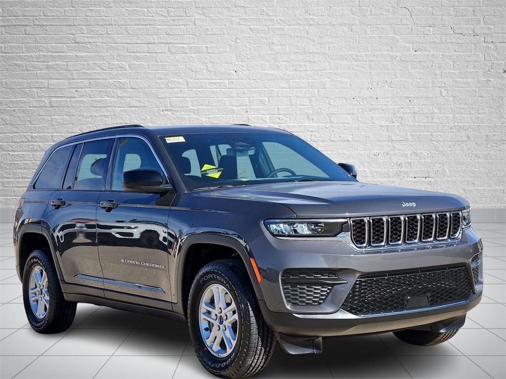 new 2025 Jeep Grand Cherokee car, priced at $38,425