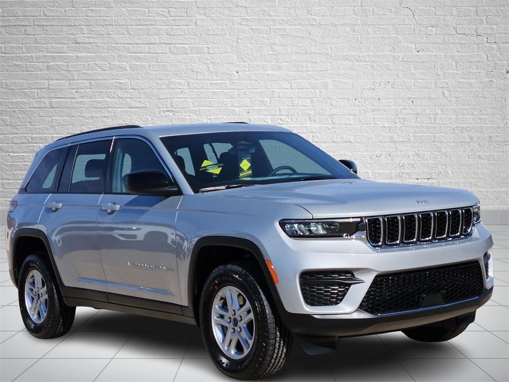 new 2025 Jeep Grand Cherokee car, priced at $38,425