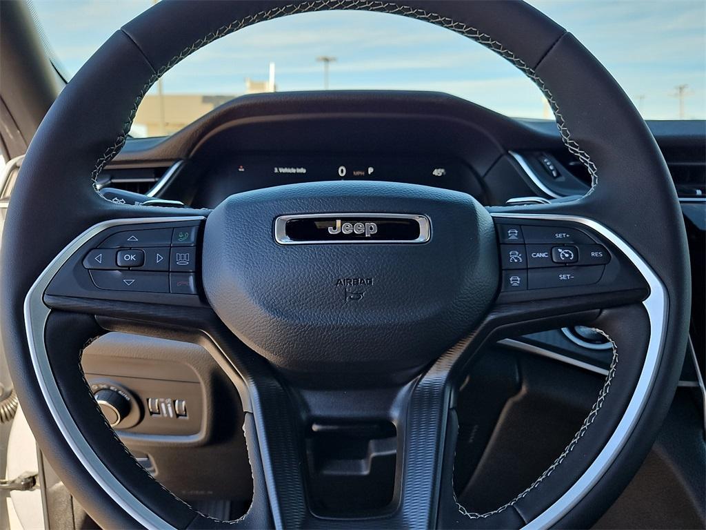 new 2025 Jeep Grand Cherokee car, priced at $38,425