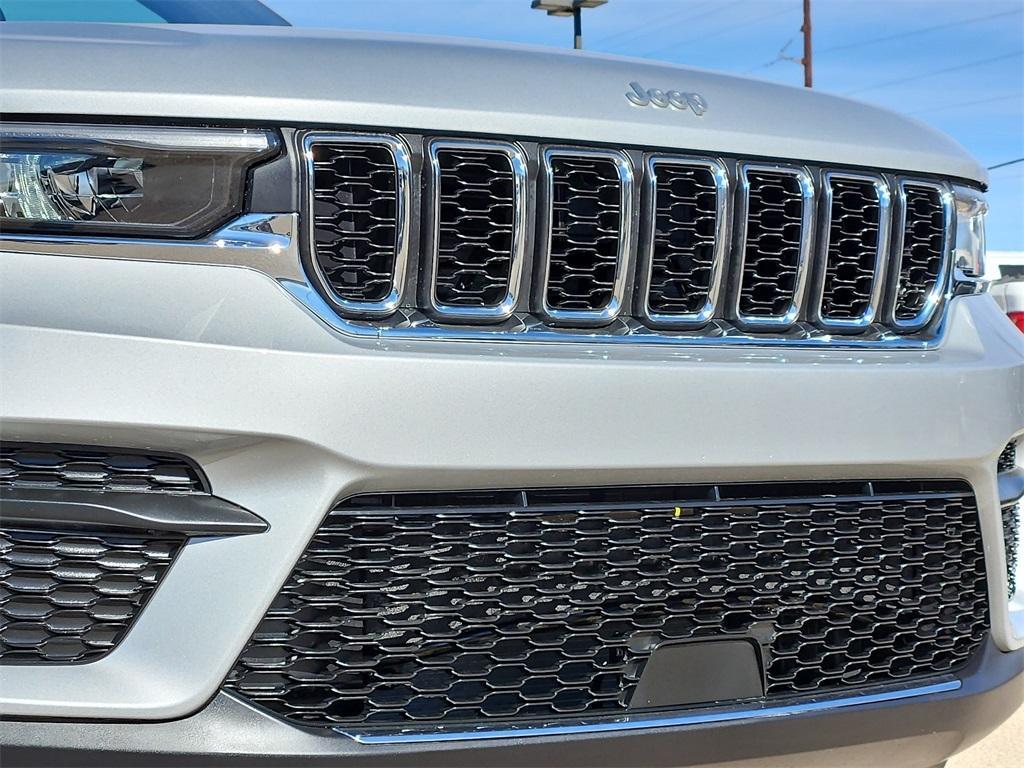 new 2025 Jeep Grand Cherokee car, priced at $38,425