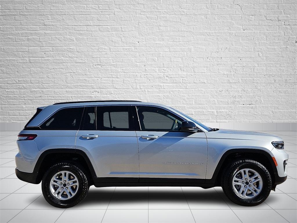 new 2025 Jeep Grand Cherokee car, priced at $38,425