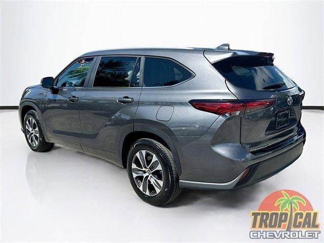 used 2023 Toyota Highlander car, priced at $32,476