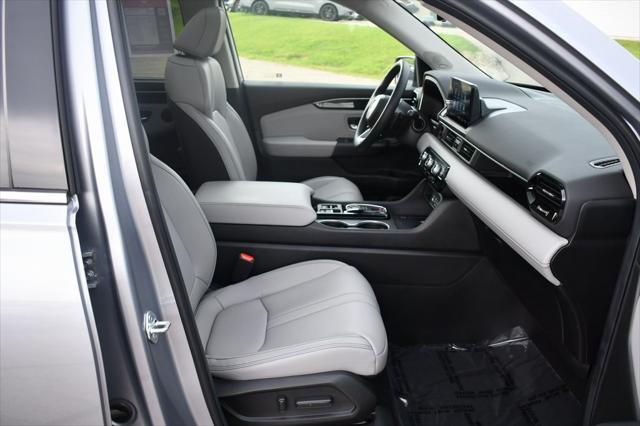 used 2024 Kia Sorento car, priced at $41,555
