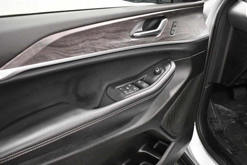 used 2024 Jeep Grand Cherokee L car, priced at $35,558