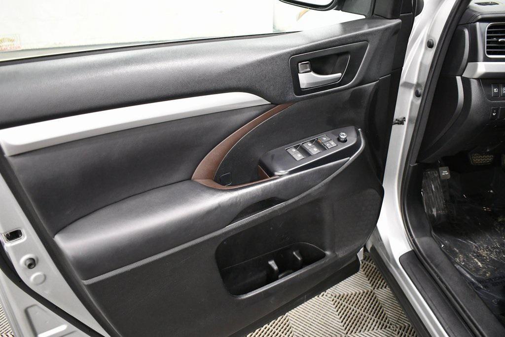 used 2017 Toyota Highlander car, priced at $22,688
