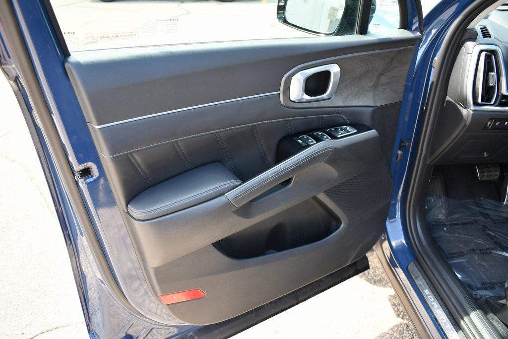 used 2025 Kia Sorento car, priced at $38,688