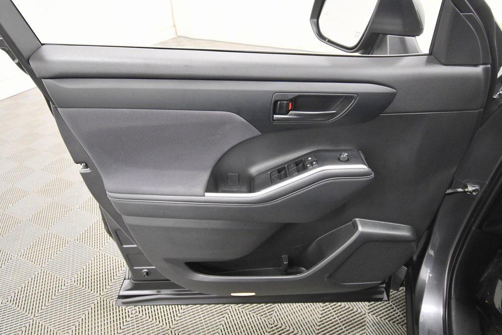 used 2022 Toyota Highlander car, priced at $35,744