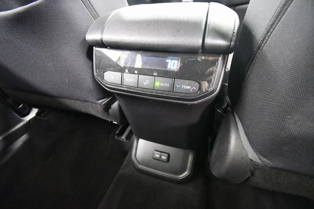 used 2022 Toyota Highlander car, priced at $35,744
