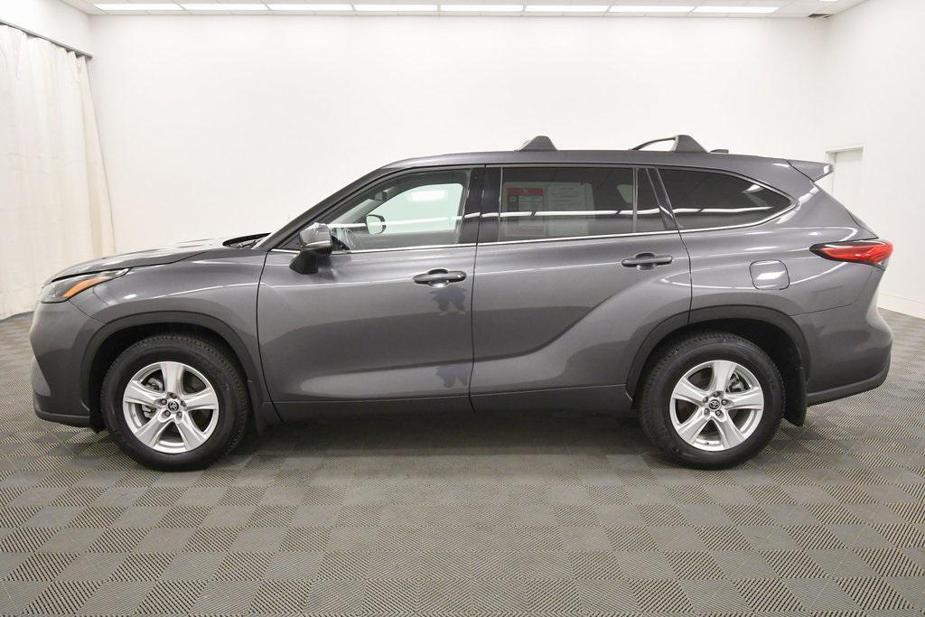 used 2022 Toyota Highlander car, priced at $35,744