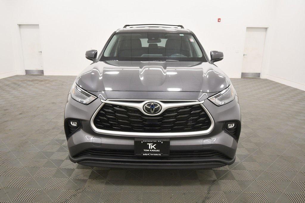 used 2022 Toyota Highlander car, priced at $35,744