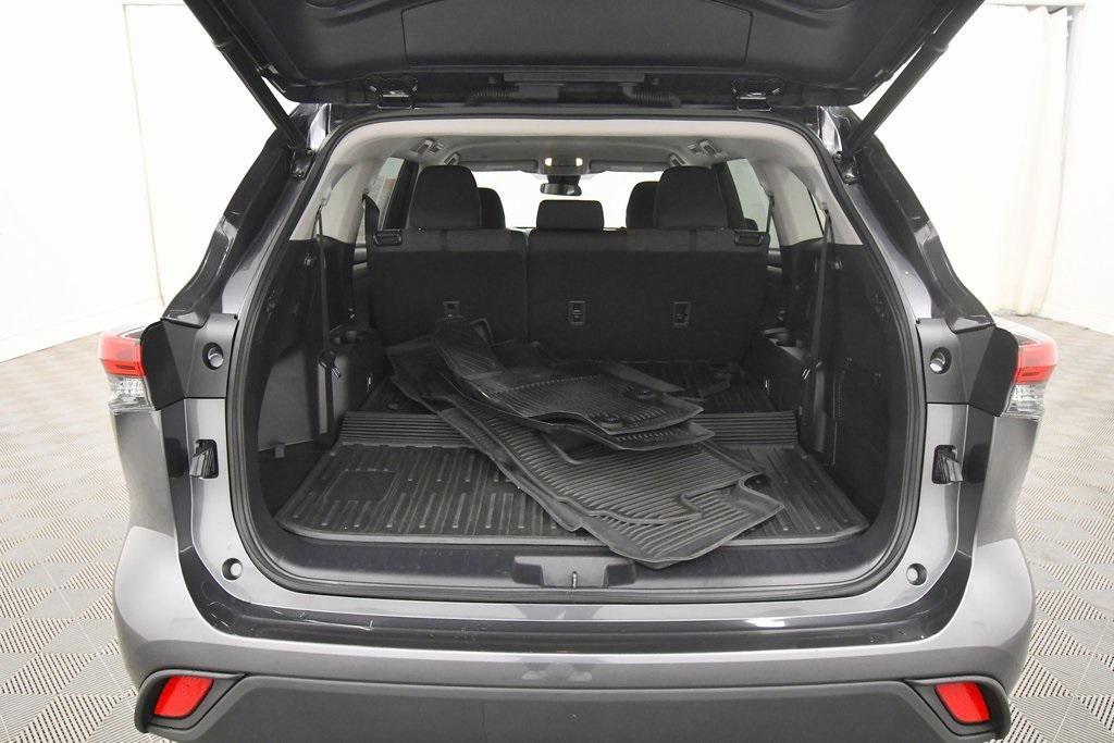 used 2022 Toyota Highlander car, priced at $35,744