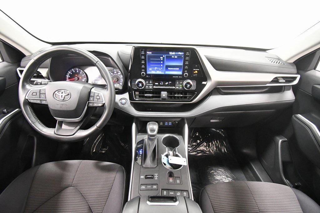 used 2022 Toyota Highlander car, priced at $35,744