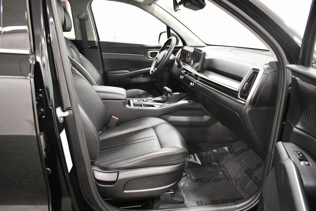 used 2024 Kia Sorento car, priced at $29,644