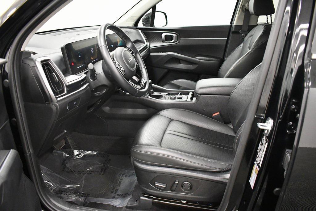 used 2024 Kia Sorento car, priced at $29,644