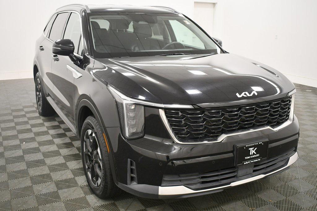 used 2024 Kia Sorento car, priced at $29,644