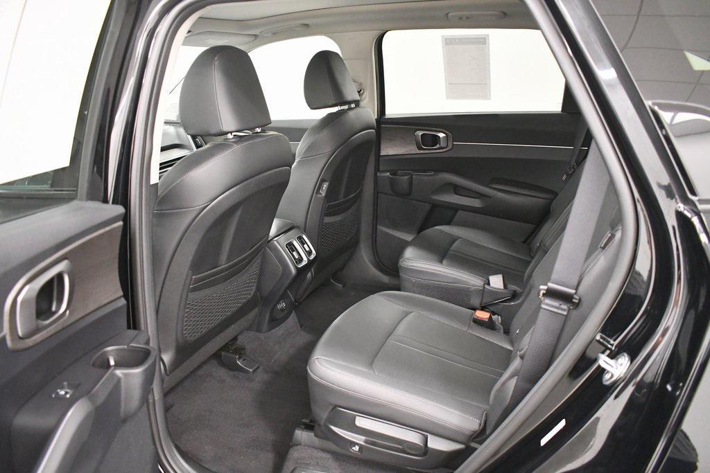 used 2025 Kia Sorento car, priced at $35,222