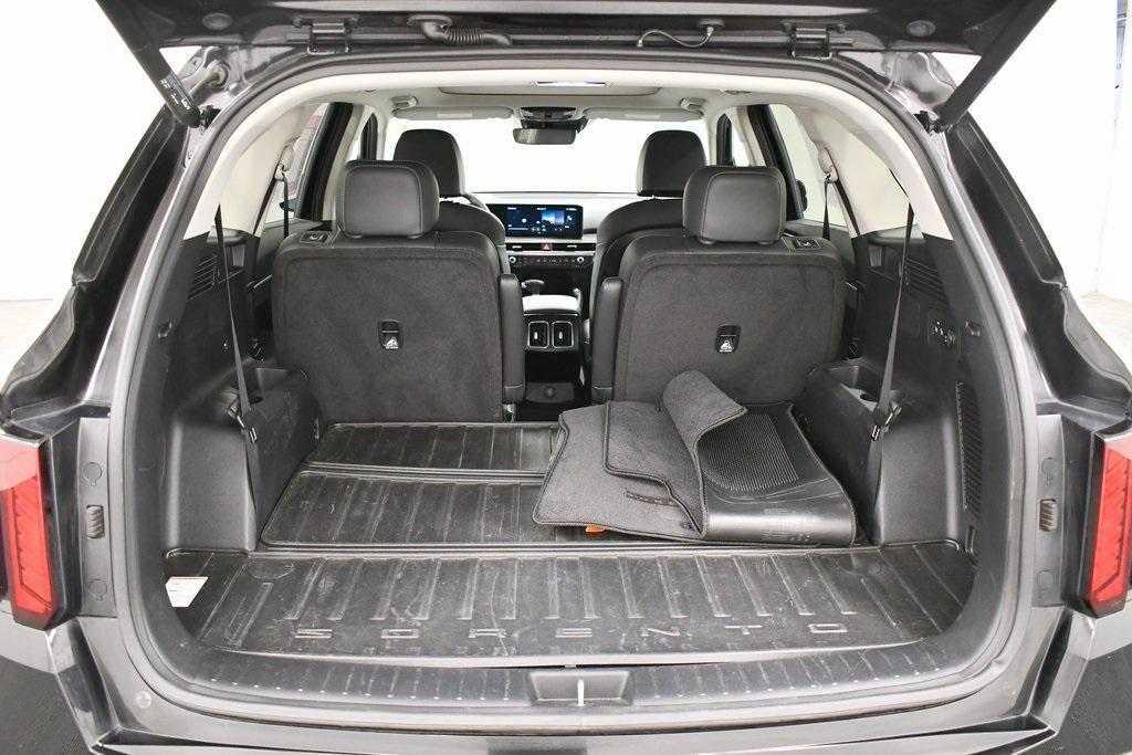 used 2025 Kia Sorento car, priced at $35,222
