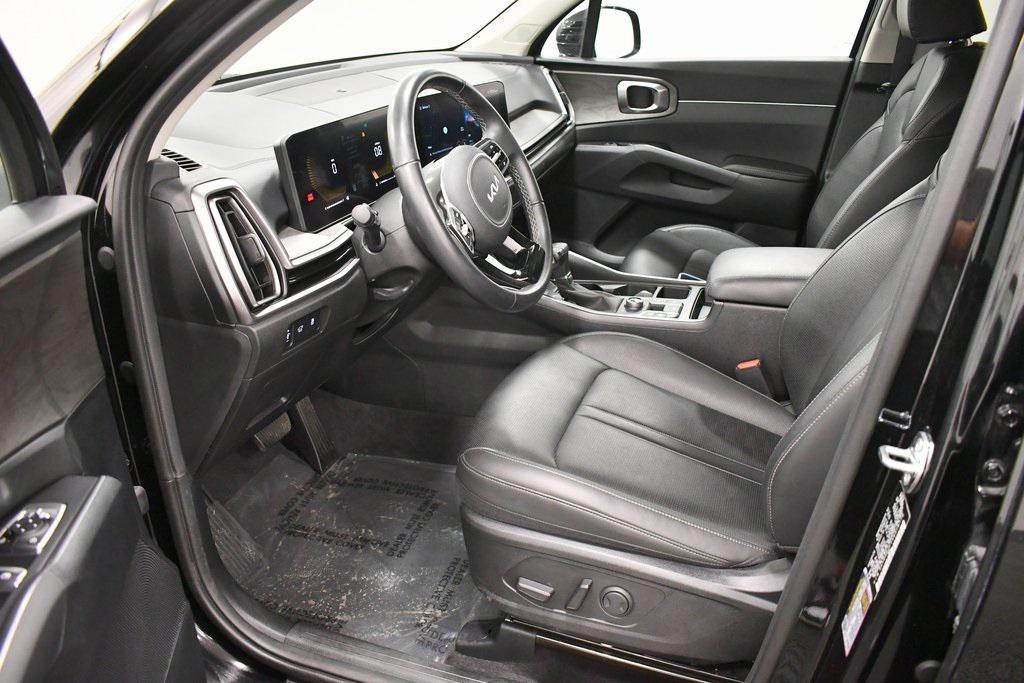 used 2025 Kia Sorento car, priced at $35,222