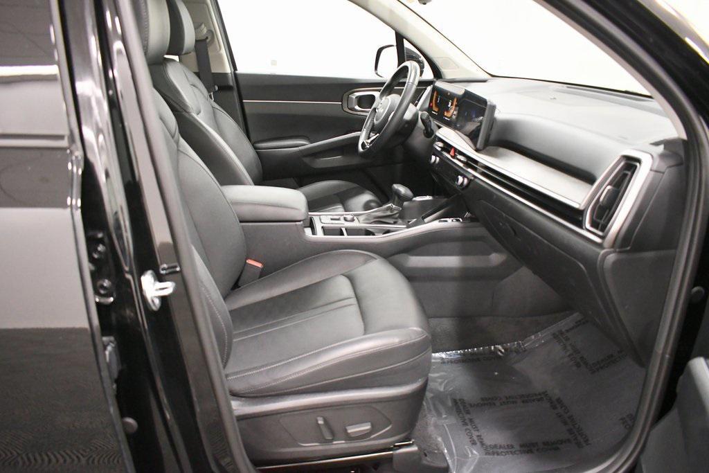 used 2025 Kia Sorento car, priced at $35,222