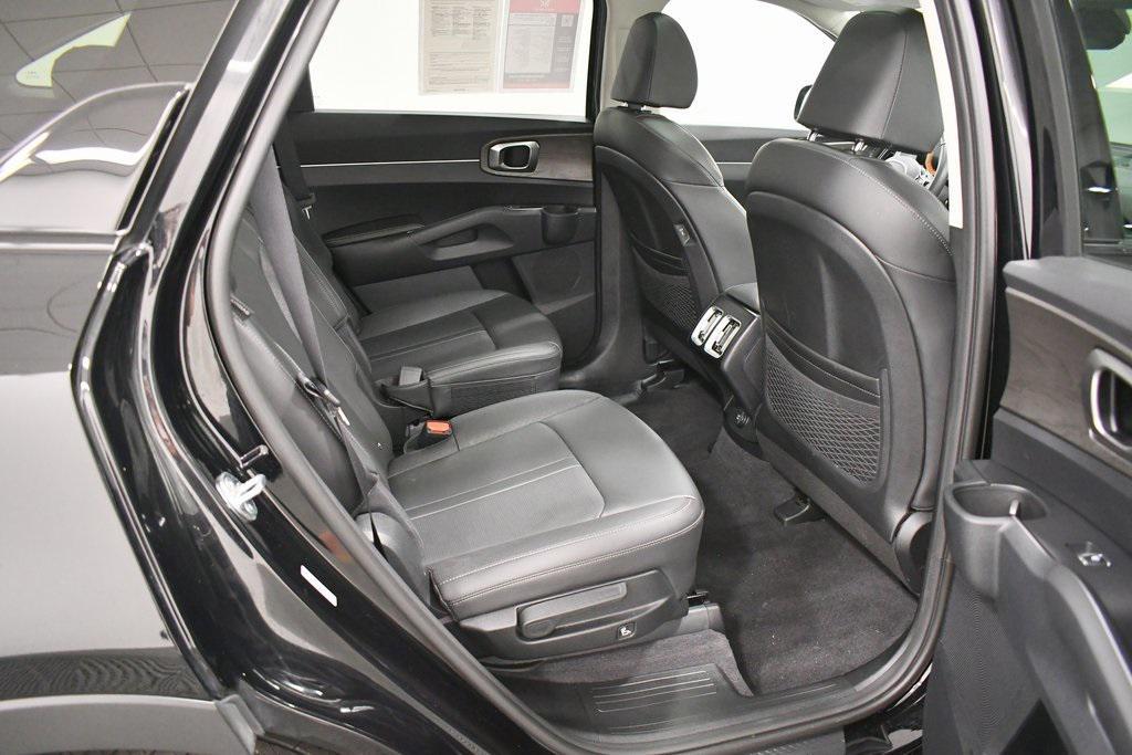 used 2025 Kia Sorento car, priced at $35,222