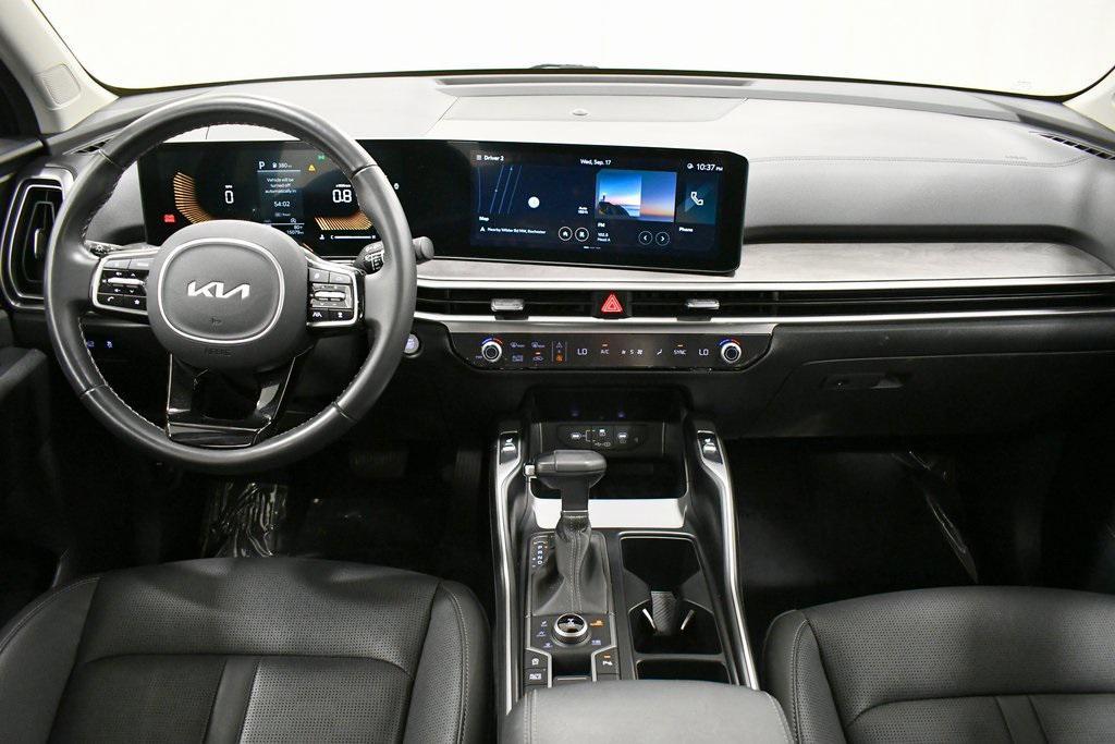 used 2025 Kia Sorento car, priced at $35,222