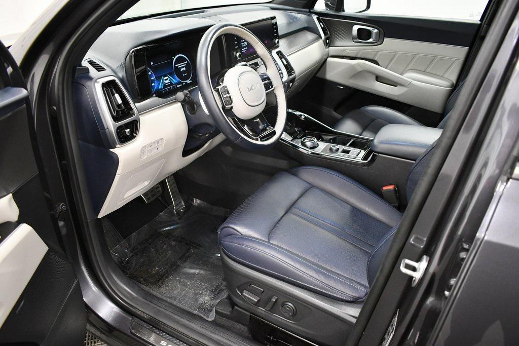 used 2023 Kia Sorento Plug-In Hybrid car, priced at $35,544