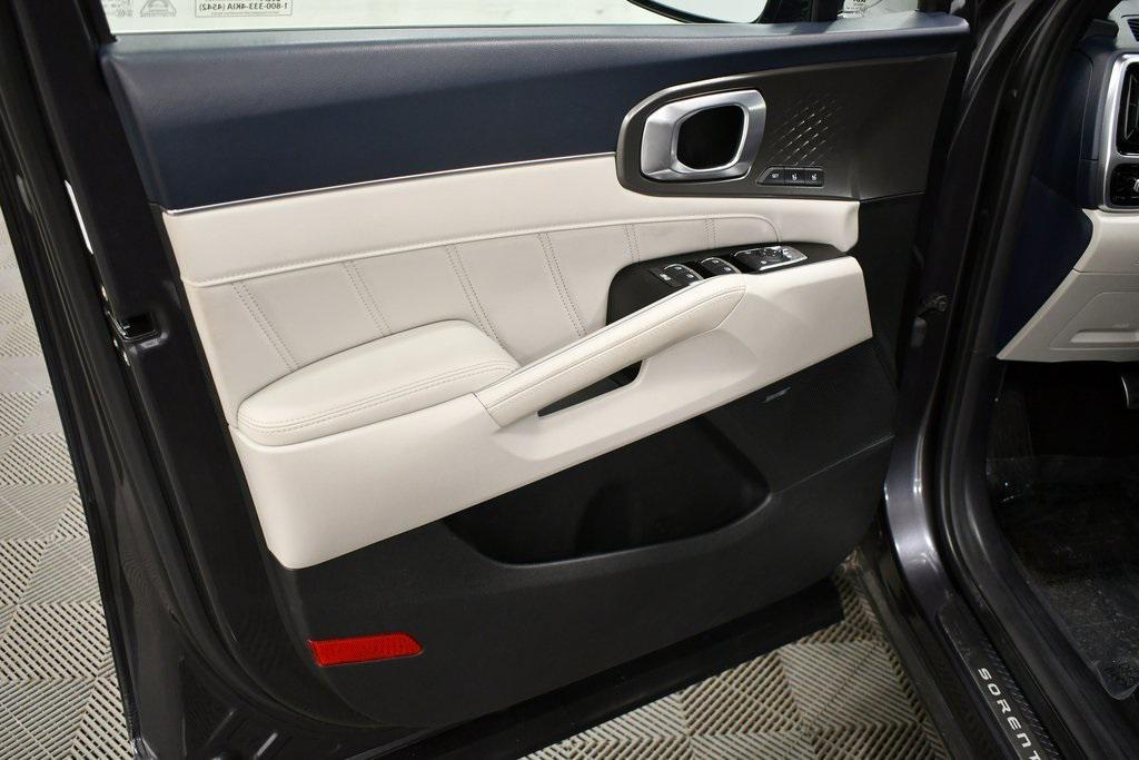 used 2023 Kia Sorento Plug-In Hybrid car, priced at $35,544