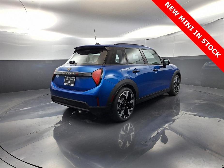 new 2025 MINI Hardtop car, priced at $38,995