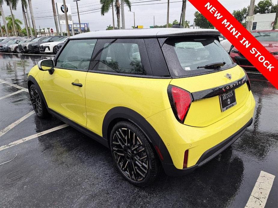 new 2025 MINI Hardtop car, priced at $38,295