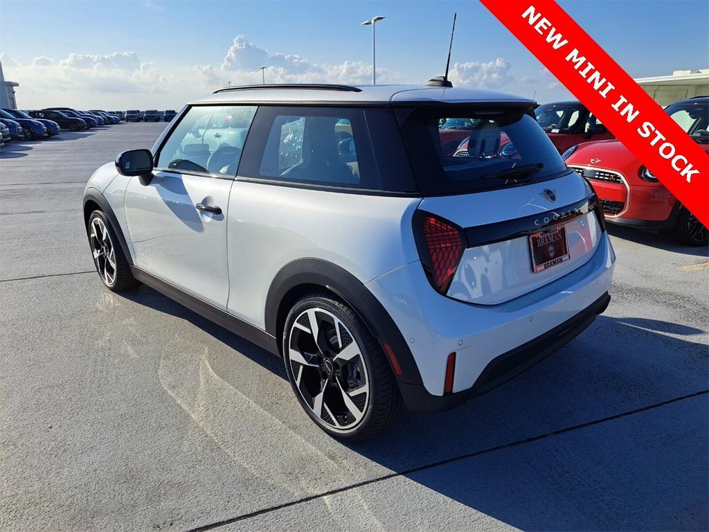 new 2025 MINI Hardtop car, priced at $34,195