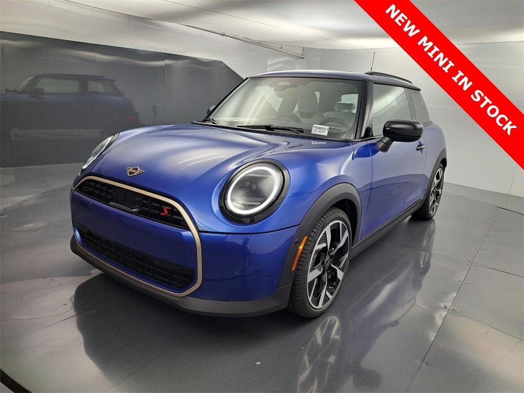 new 2025 MINI Hardtop car, priced at $37,325