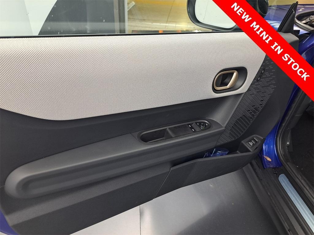 new 2025 MINI Hardtop car, priced at $37,325