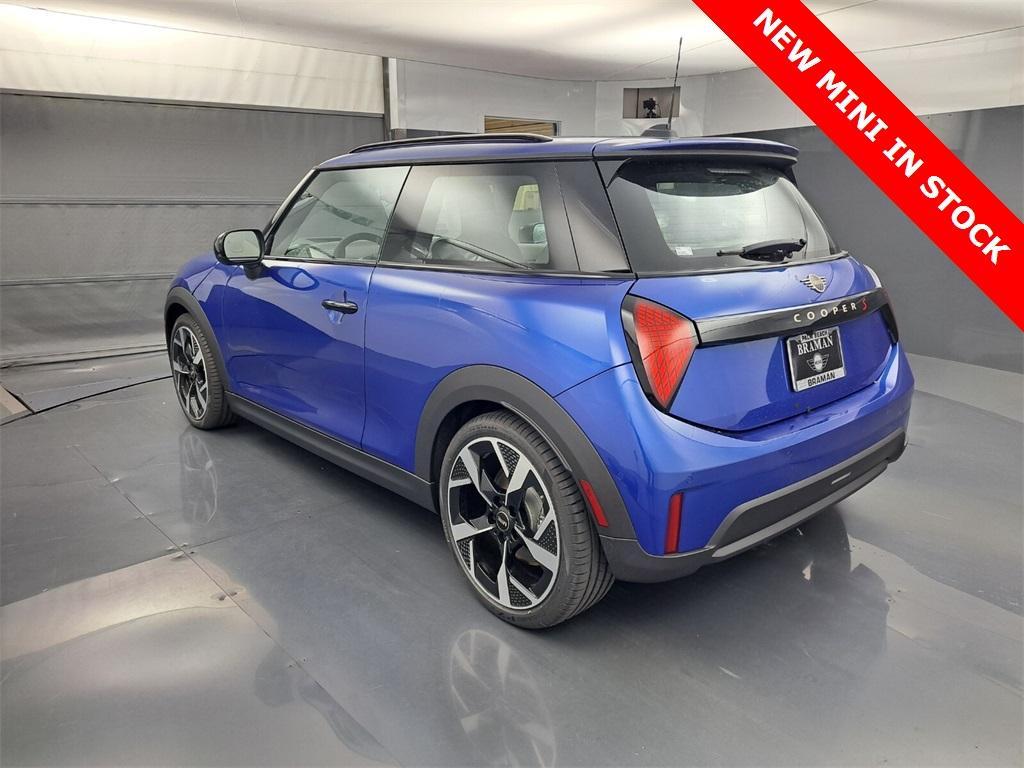 new 2025 MINI Hardtop car, priced at $37,325