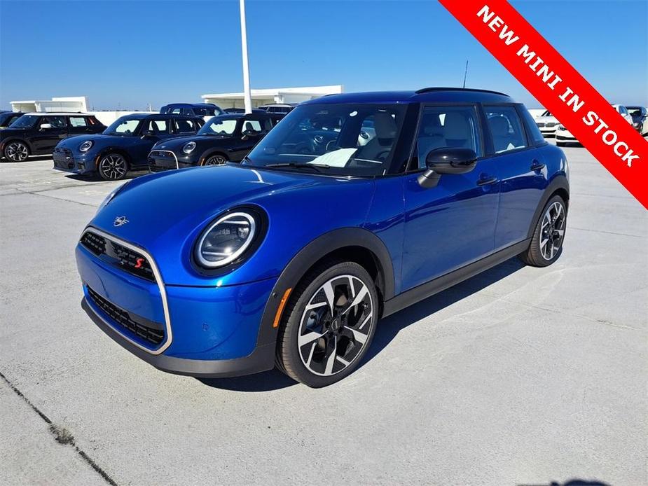 new 2025 MINI Hardtop car, priced at $39,495