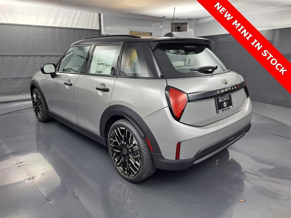 new 2025 MINI Hardtop car, priced at $37,845