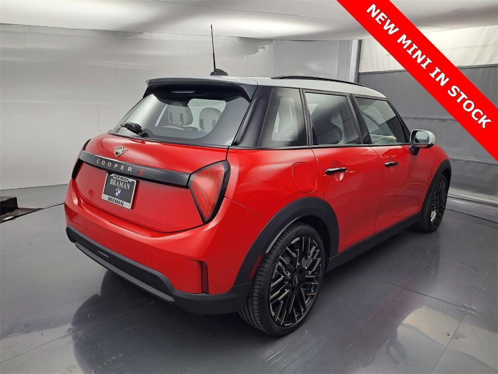 new 2025 MINI Hardtop car, priced at $38,025