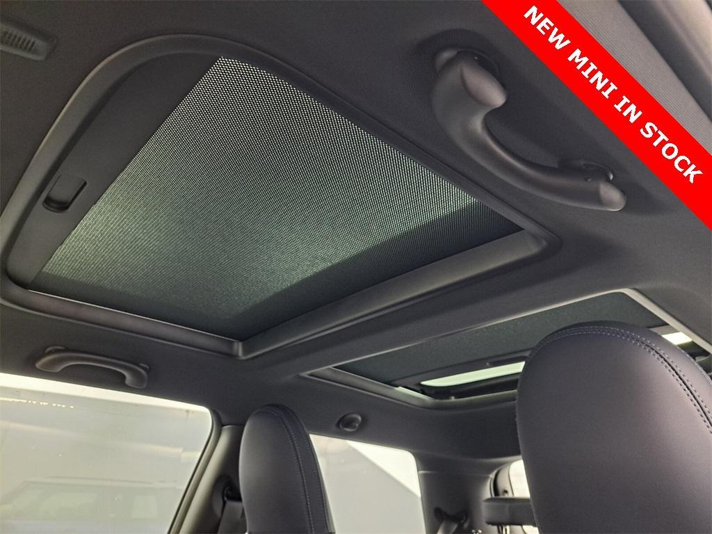 new 2025 MINI Hardtop car, priced at $37,325