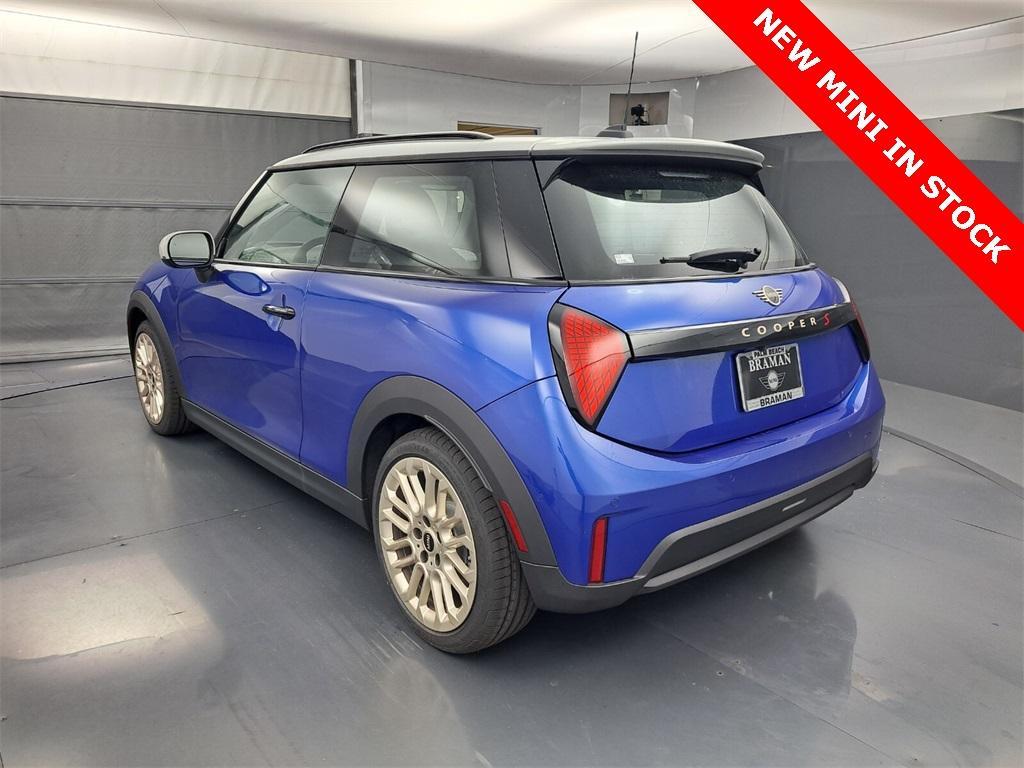 new 2025 MINI Hardtop car, priced at $37,325